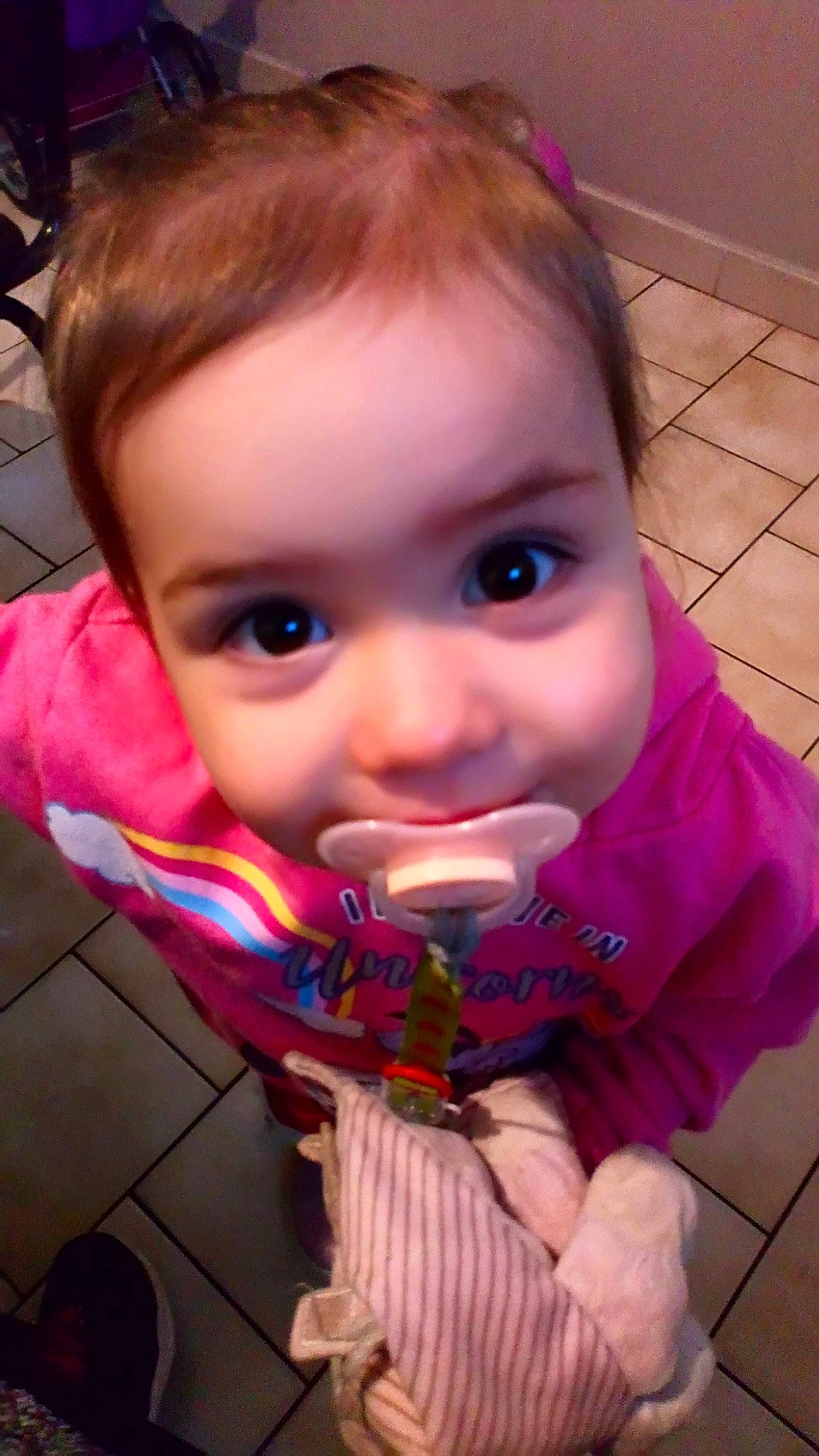 Alyx participe au concours pour gagner de l'argent avec cette photo : cheek, child, chin, eye, eyebrow, face, forehead, girl, hair, hairstyle, head, human_hair_color, infant, joy, lip, mouth, nose, person, pink, purple