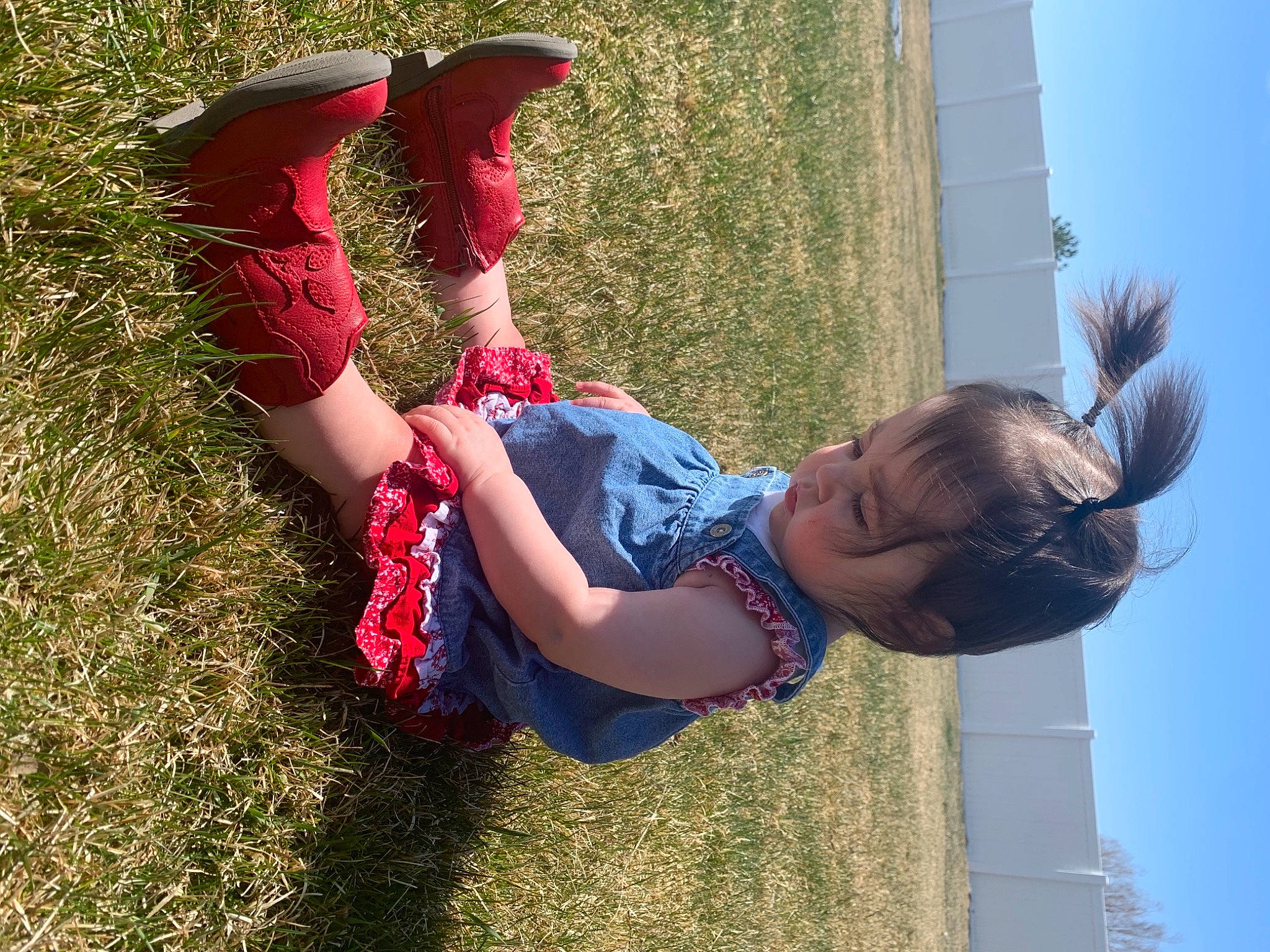 Indie is registered to the contest to win money with this photo: child, fun, grass, happy, human_leg, joint, knee, leg, leisure, people_in_nature, person, recreation, sandal, sky, smile, sneakers, sunlight, thigh, tints_and_shades, toddler