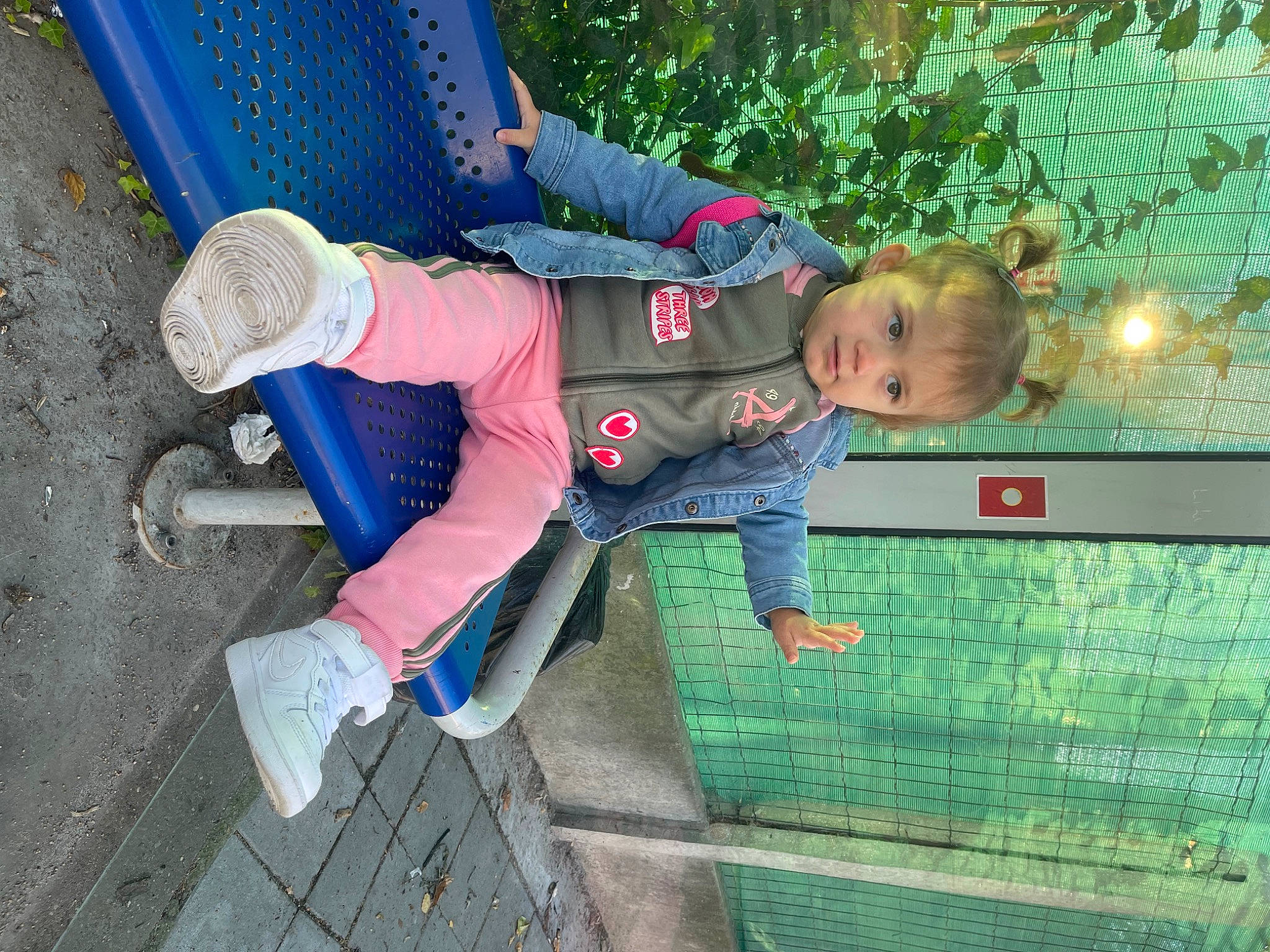 Emilia participe au concours pour gagner de l'argent avec cette photo : baby_toddler_clothing, blue, chair, child, comfort, denim, electric_blue, fun, grass, happy, leisure, person, photograph, shoe, sitting, smile, snapshot, sneakers, toddler, walking_shoe