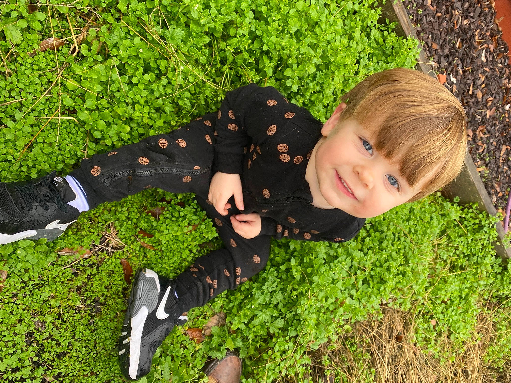 Jd is registered to the contest to win money with this photo: child, fun, grass, grass_family, grassland, happy, joy, leisure, pattern, people_in_nature, person, plant, portrait_photography, sitting, smile, soil, spring, thigh, toddler, tree