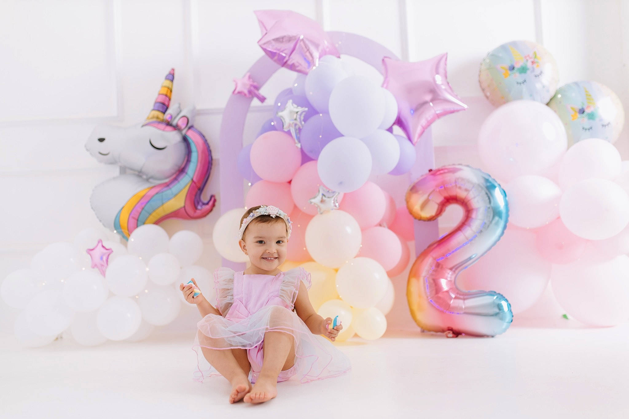 Lys participe au concours pour gagner de l'argent avec cette photo : art, baby, baby_toddler_clothing, baby_toys, balloon, child, comfort, event, font, fun, happy, joy, magenta, party_supply, person, pink, room, smile, sweetness, toddler