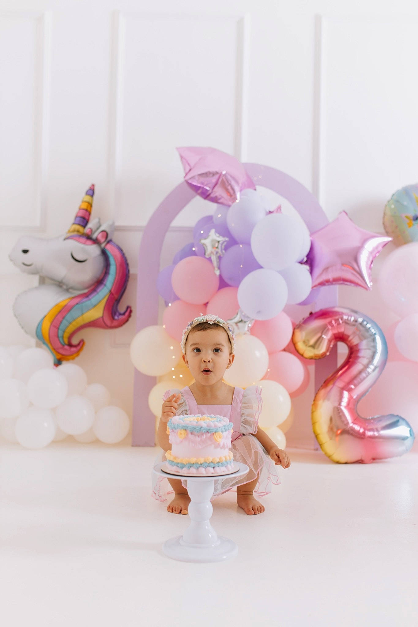 Lys a rejoint le concours — aidez-le/la à gagner de superbes lots ! animation, art, baby_products, baby_toys, child, doll, event, fictional_character, figurine, font, happy, magenta, mythical_creature, party_supply, peach, person, pink, room, souvenir, stuffed_toy