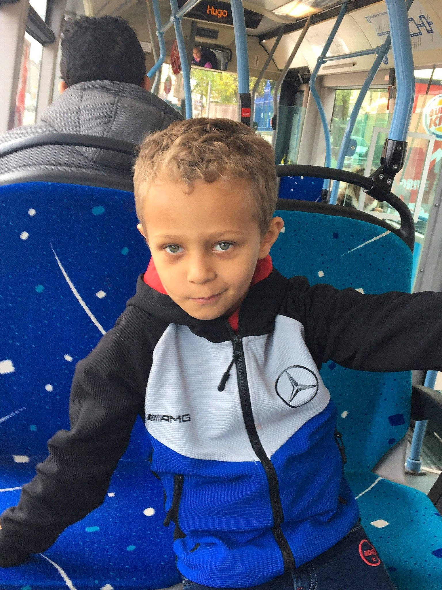 Ziyad participe au concours pour gagner de l'argent avec cette photo : child, fun, jacket, person, personal_protective_equipment, recreation, smile, space, toddler, vacation