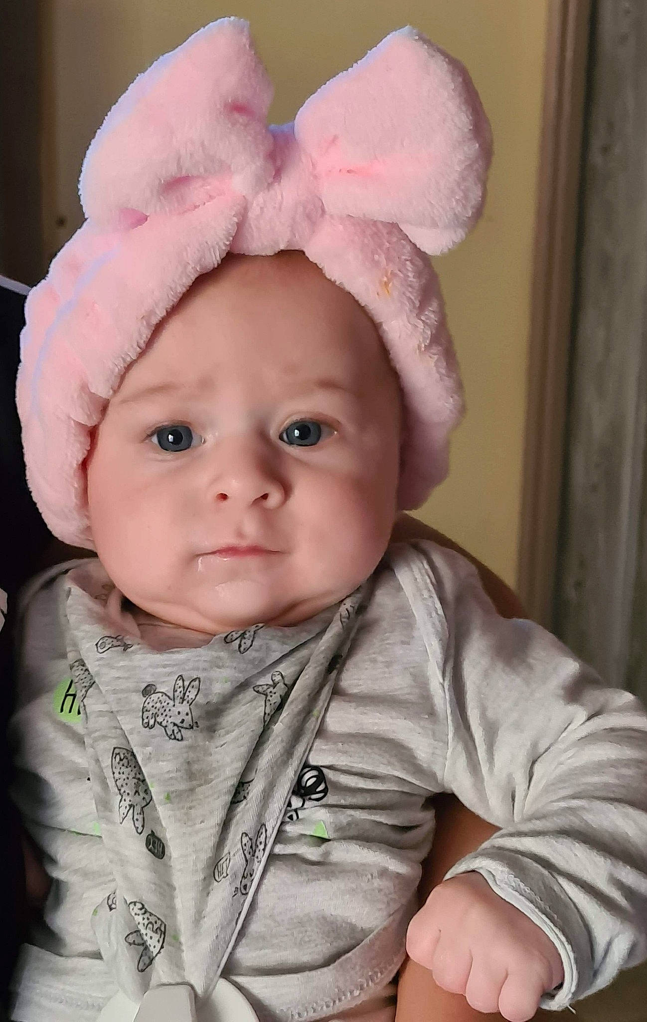 Gabrielle participe au concours pour gagner de l'argent avec cette photo : baby, baby_toddler_clothing, cap, cheek, chin, clothing, ear, eye, eyebrow, face, hairstyle, head, headwear, human_body, iris, lip, neck, nose, outerwear, person