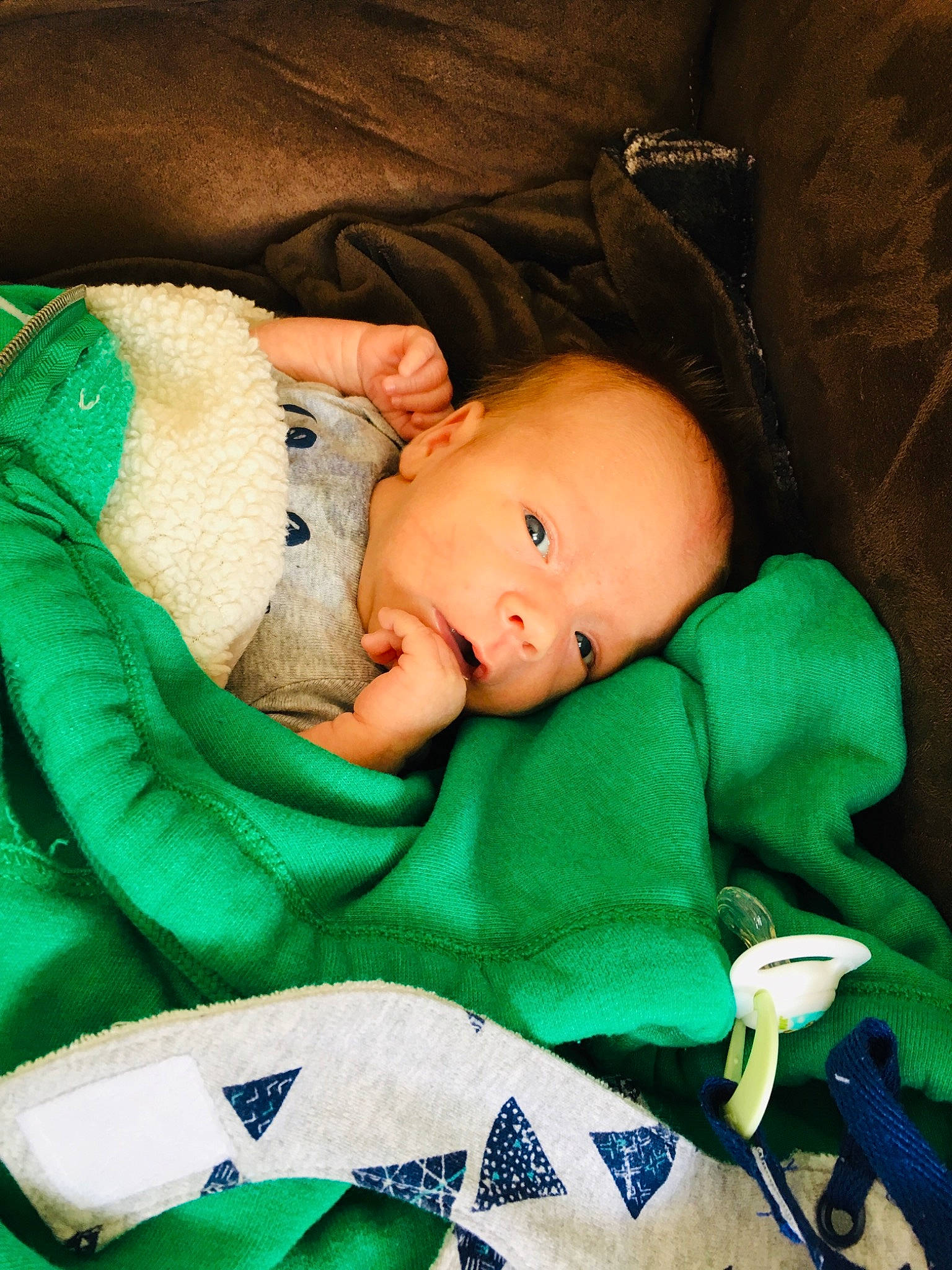 Yoan a rejoint le concours — aidez-le/la à gagner de superbes lots ! baby, bedtime, cheek, child, green, nap, nose, person, skin, sleep, toddler