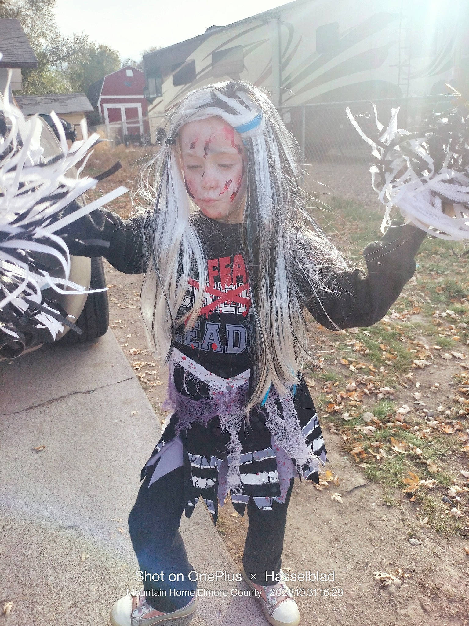 Luna is registered to the contest to win money with this photo: art, cool, costume, event, fictional_character, fun, goth_subculture, gothic_fashion, grass, happy, hoodie, jewellery, person, personal_protective_equipment, photo_shoot, street, t_shirt, tree, visual_arts, winter