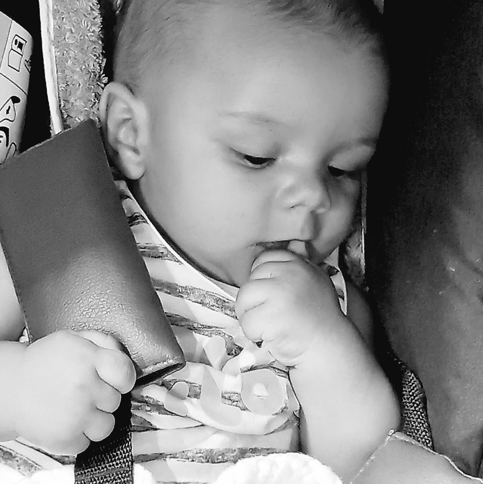 Ayden participe au concours pour gagner de l'argent avec cette photo : arm, baby, baby_toddler_clothing, black, cheek, ear, eyebrow, facial_expression, hand, human_body, iris, leg, lip, mouth, nose, organ, person, photograph, product, skin