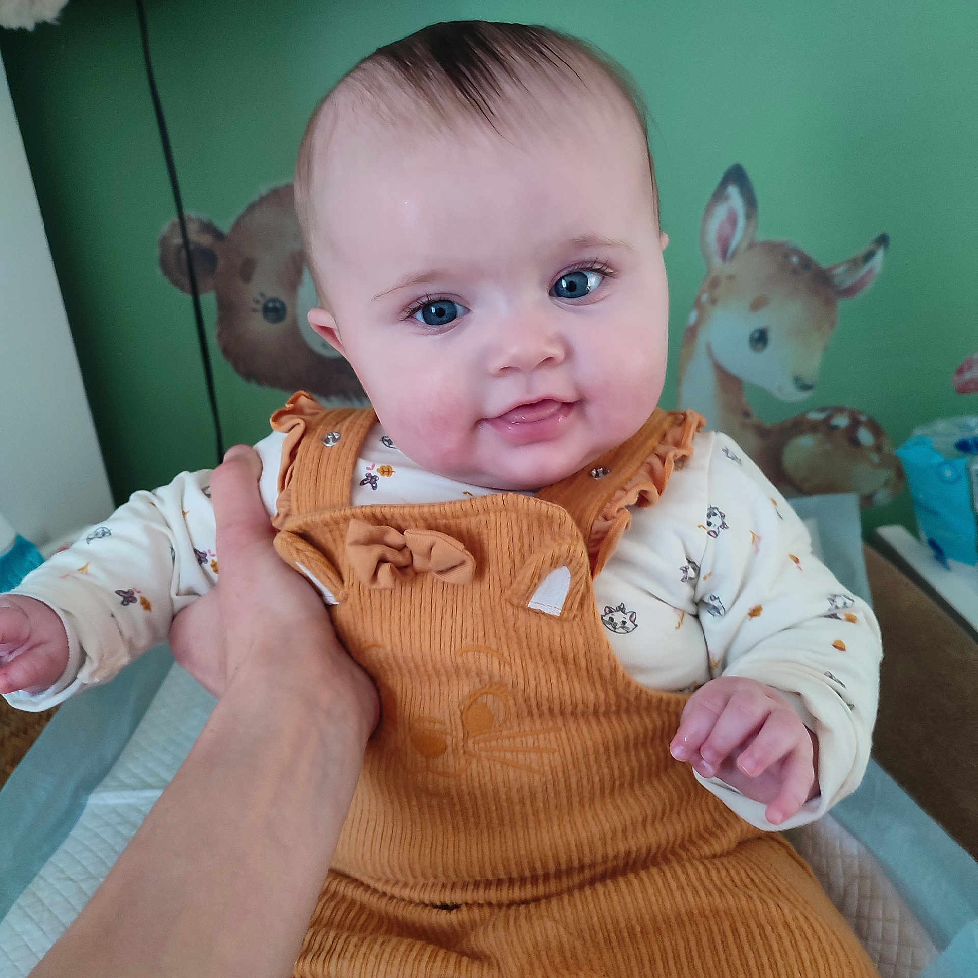 Eléna a rejoint le concours — aidez-le/la à gagner de superbes lots ! baby, bodypart, clothing, couch, cutlery, face, finger, furniture, hand, happy, head, indoors, knitwear, person, photography, portrait, sitting, smile, spoon, sweater
