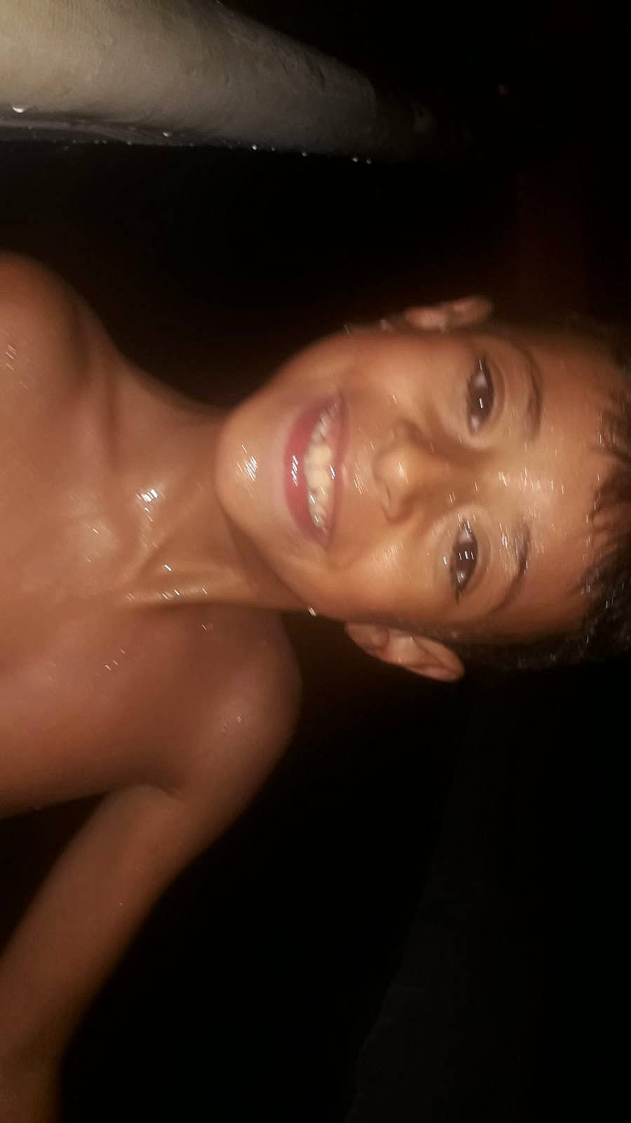 Islam a rejoint le concours — aidez-le/la à gagner de superbes lots ! black_hair, chest, ear, eye, eyebrow, eyelash, flash_photography, gesture, hair, hand, head, human_body, iris, jaw, joy, lip, long_hair, mouth, neck, nose