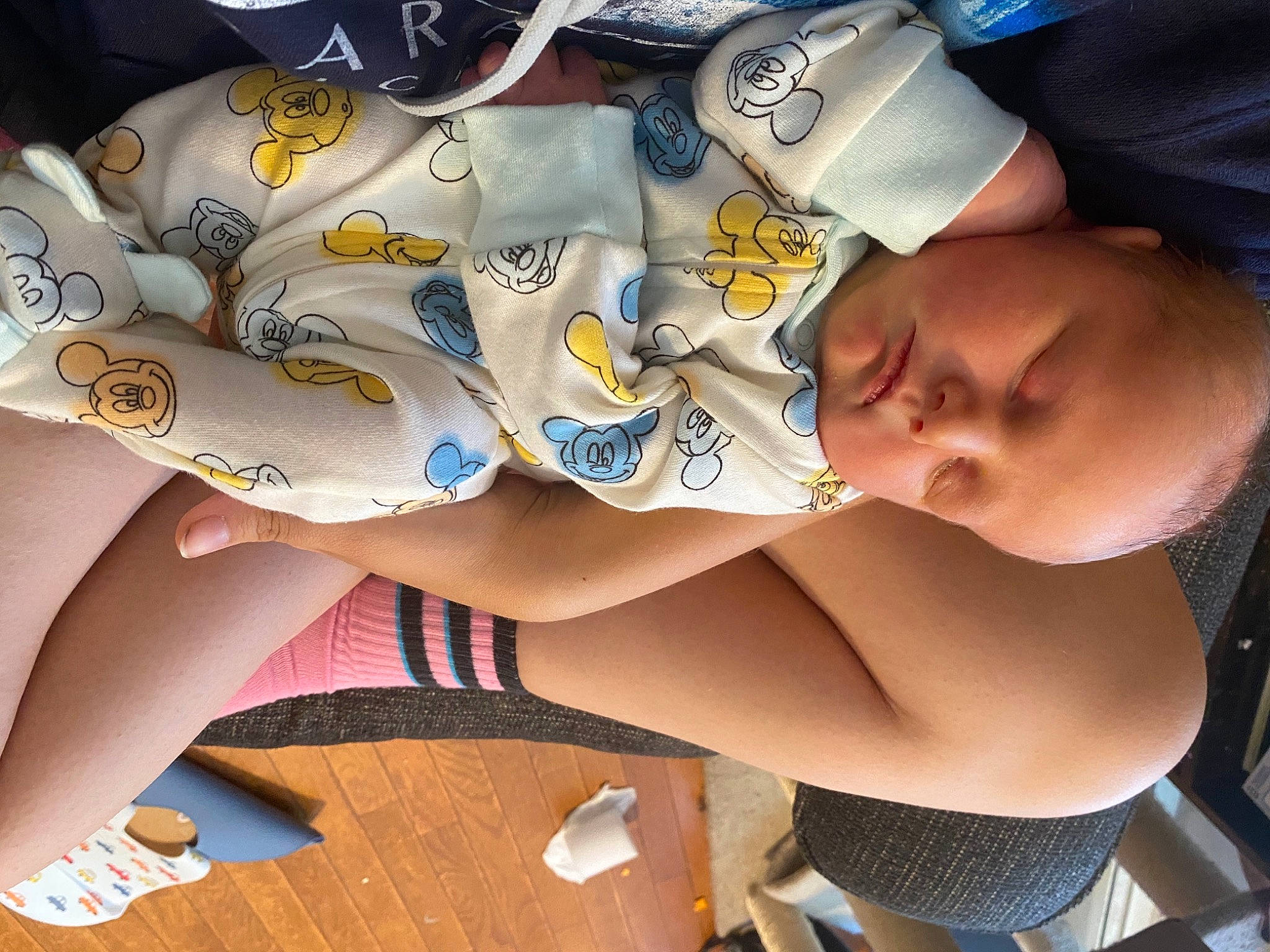 Cruz is registered to the contest to win money with this photo: arm, baby, baby_toddler_clothing, comfort, elbow, finger, hairstyle, hand, happy, human_body, human_leg, knee, nail, pattern, person, skin, sleeve, thigh, toddler, trunk