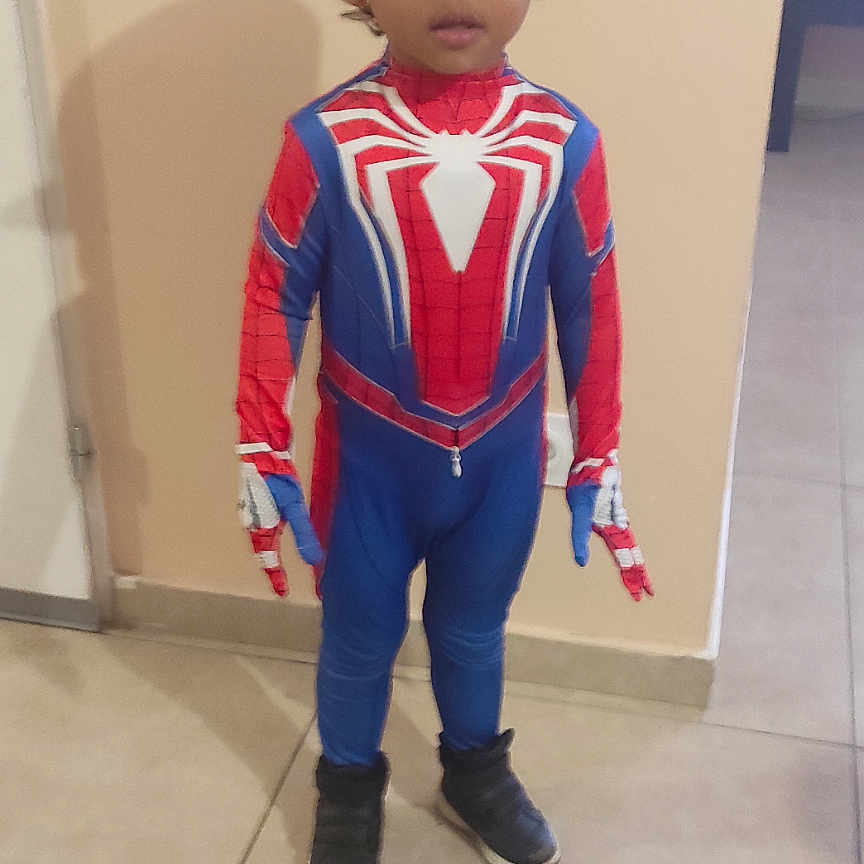 Nolan a rejoint le concours — aidez-le/la à gagner de superbes lots ! baseballcap, boy, cap, child, clothing, costume, face, footwear, glove, hat, head, helmet, longsleeve, male, pants, person, photography, portrait, shoe, sleeve