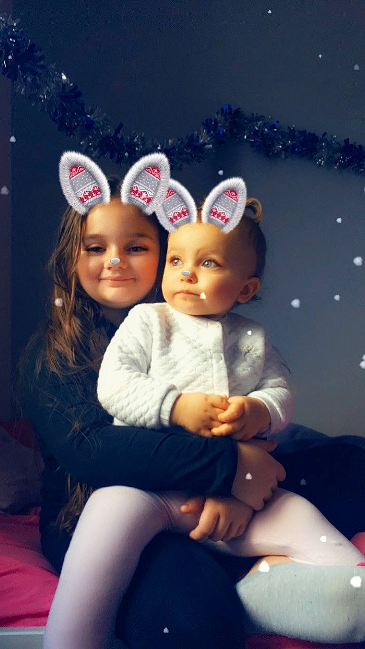 Mégane participe au concours pour gagner de l'argent avec cette photo : child, christmas, christmas_eve, ear, fawn, happy, holiday, joy, organ, person, photography, sky, smile, toddler