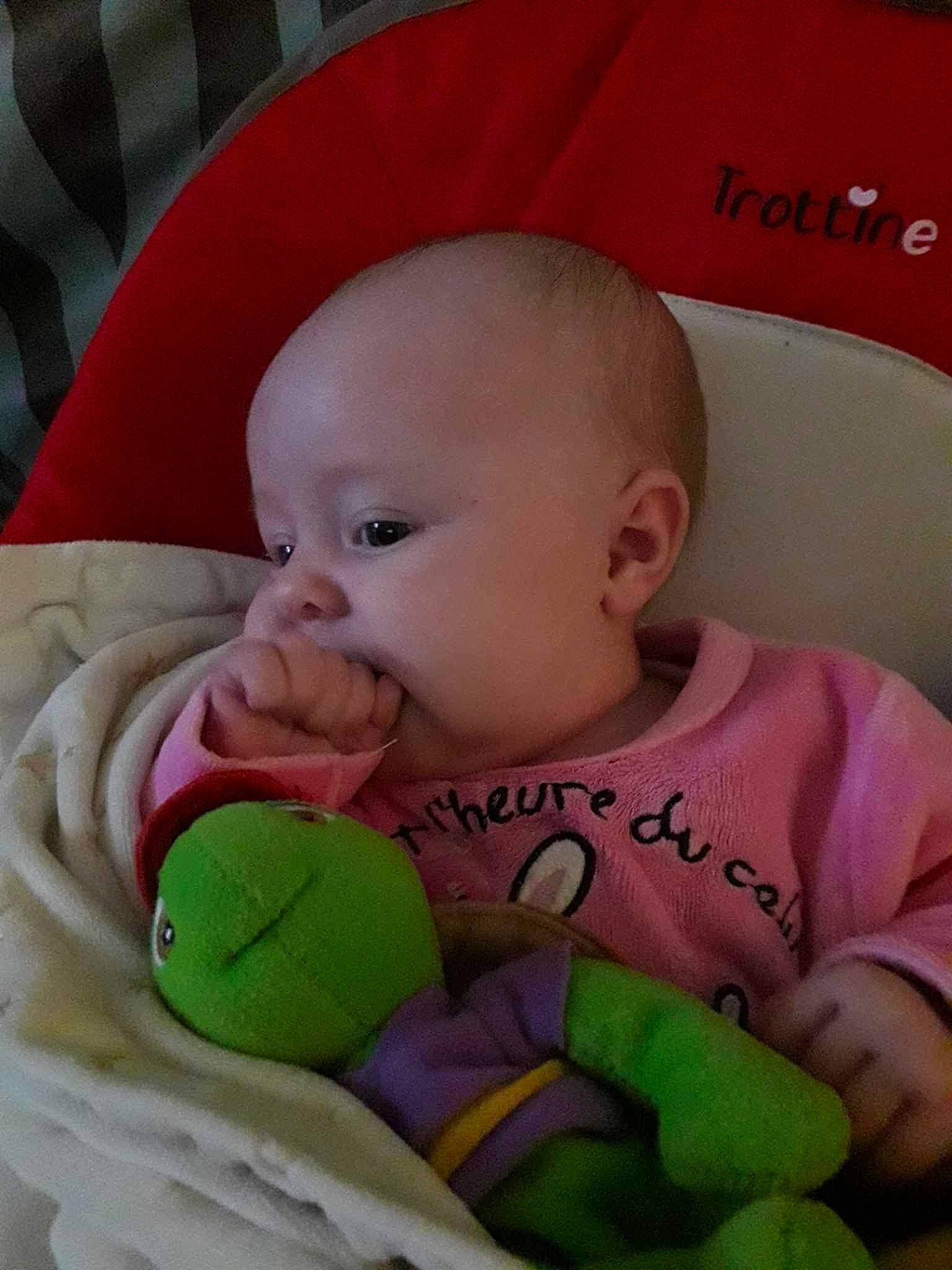 Maddy participe au concours pour gagner de l'argent avec cette photo : baby, baby_safety, baby_sleeping, baby_toddler_clothing, cheek, chin, comfort, eye, face, finger, hand, head, human_body, iris, lip, mouth, nose, person, pink, skin