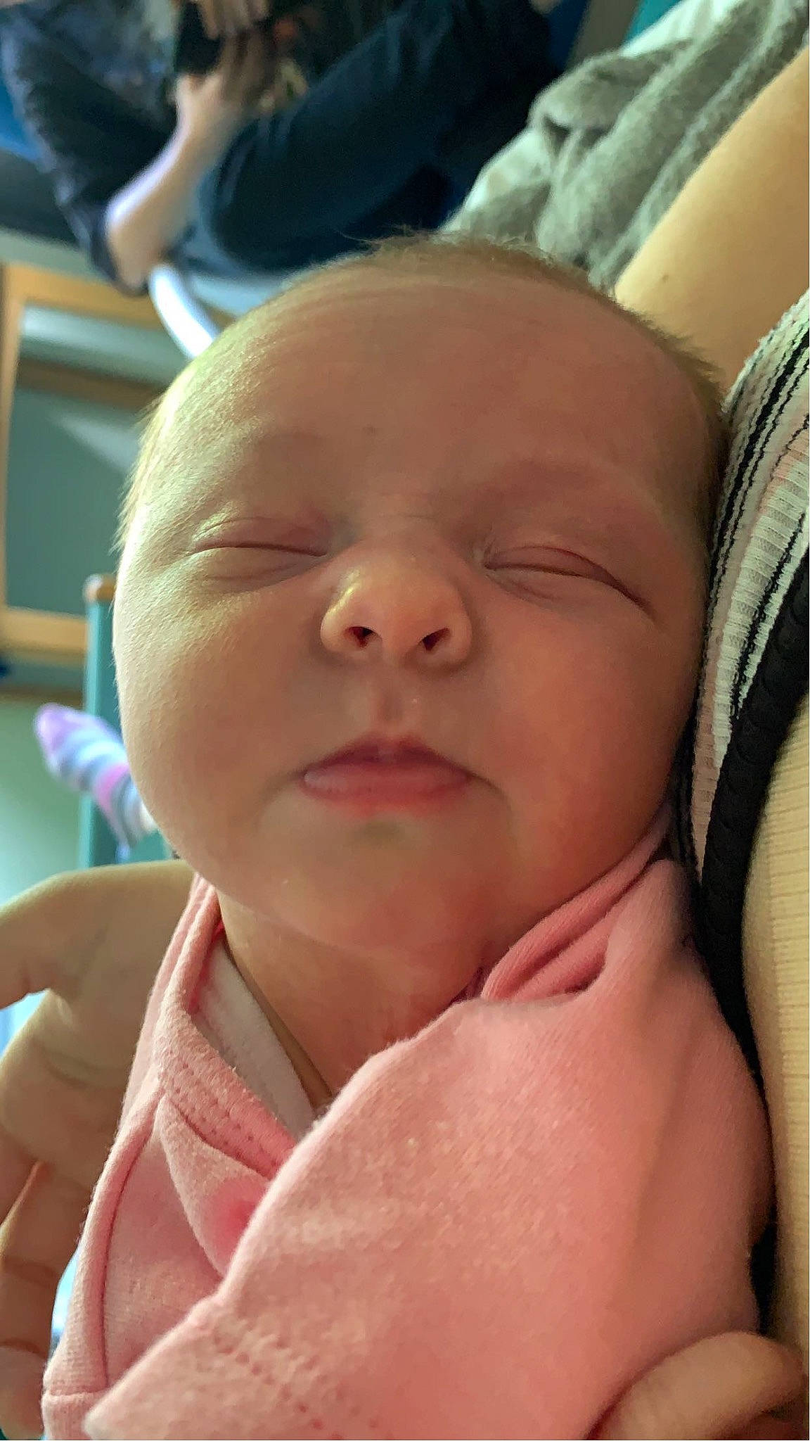 Maddy a rejoint le concours — aidez-le/la à gagner de superbes lots ! baby, cheek, child, chin, comfort, eyebrow, eyelash, finger, forehead, gesture, happy, iris, lip, mouth, neck, nose, person, skin, smile, thumb