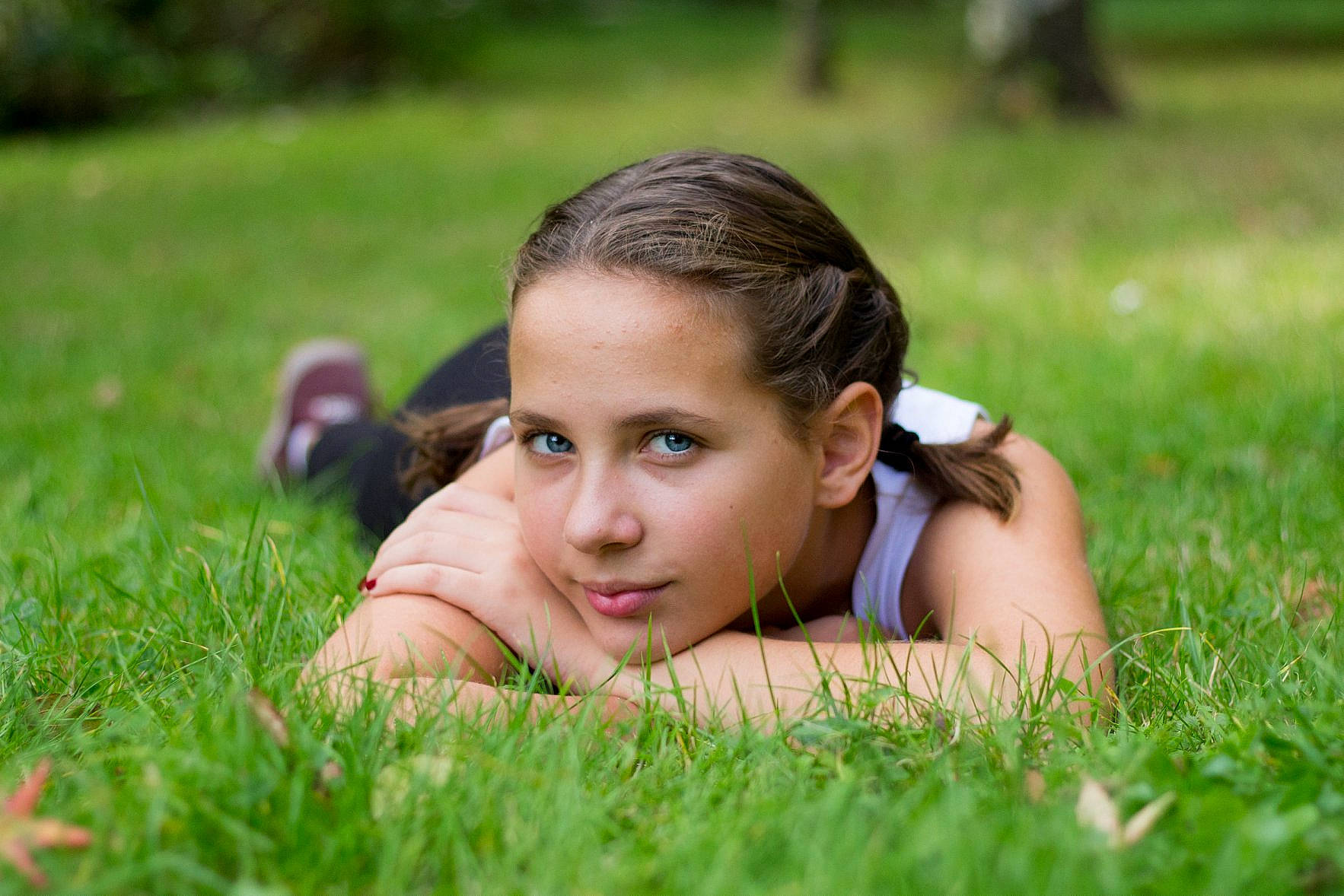 Chloé participe au concours pour gagner de l'argent avec cette photo : beauty, black_hair, child, eye, fun, girl, grass, grass_family, grassland, green, happiness, lawn, meadow, person, plant, skin, smile, spring, summer, tree