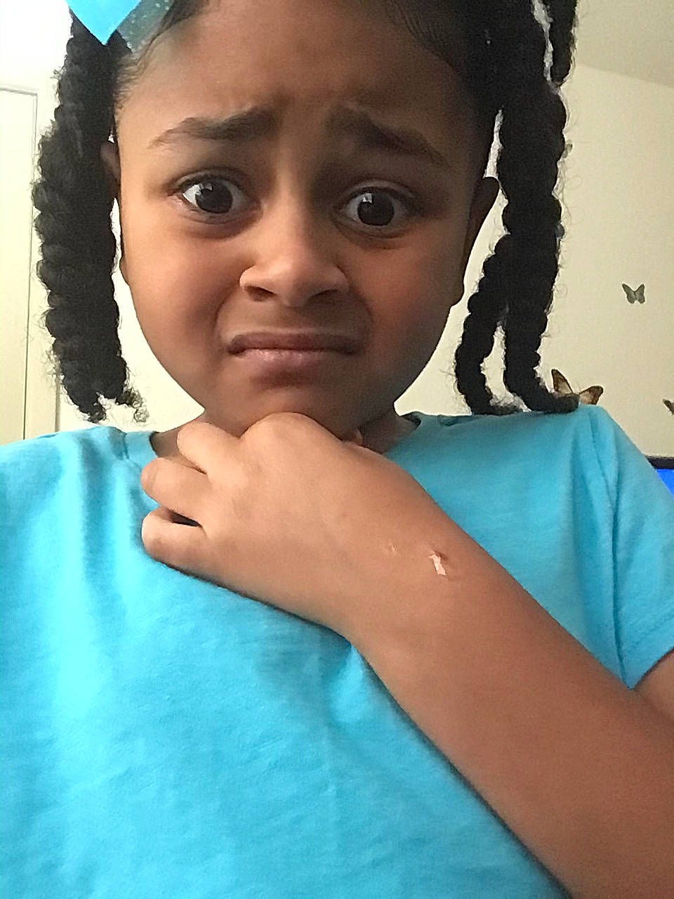 Lovie is registered to the contest to win money with this photo: black_hair, blue, cheek, eyebrow, eyelash, flash_photography, forehead, gesture, hairstyle, happy, human_body, iris, lip, mouth, neck, nose, person, shoulder, skin, smile