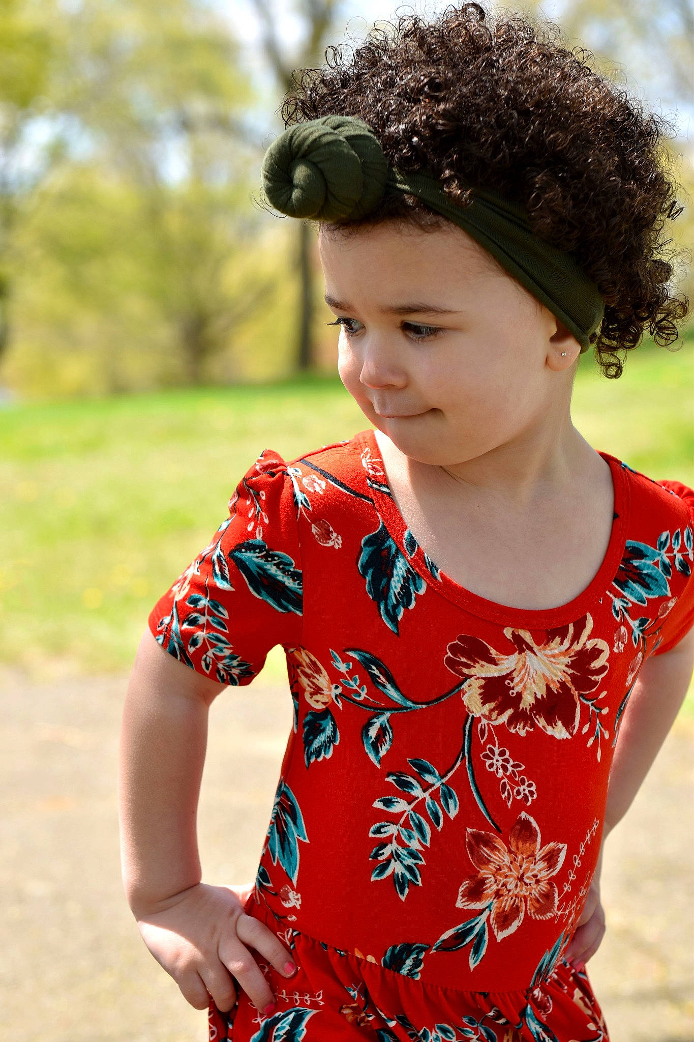 Emmalin is registered to the contest to win money with this photo: beauty, brown_hair, child, child_model, fawn, hair, hair_accessory, hairstyle, long_hair, pattern, person, shoulder, skin, sleeve, smile, style, summer, t_shirt, toddler