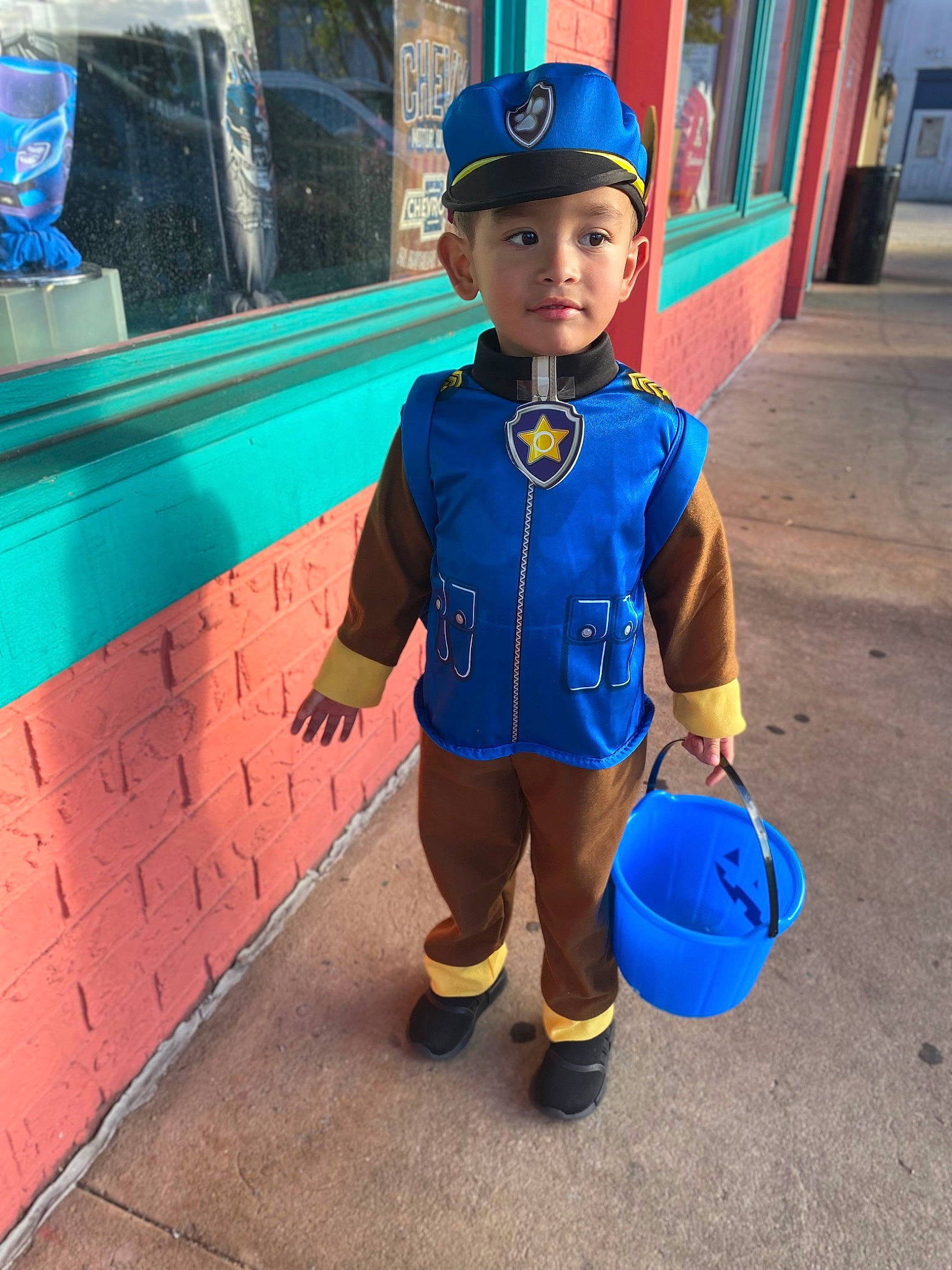 Anthony is registered to the contest to win money with this photo: asphalt, baseball_cap, blue, cap, child, electric_blue, fashion_accessory, fictional_character, fun, hat, headwear, leisure, mascot, person, personal_protective_equipment, play, recreation, sun_hat, sunglasses, t_shirt