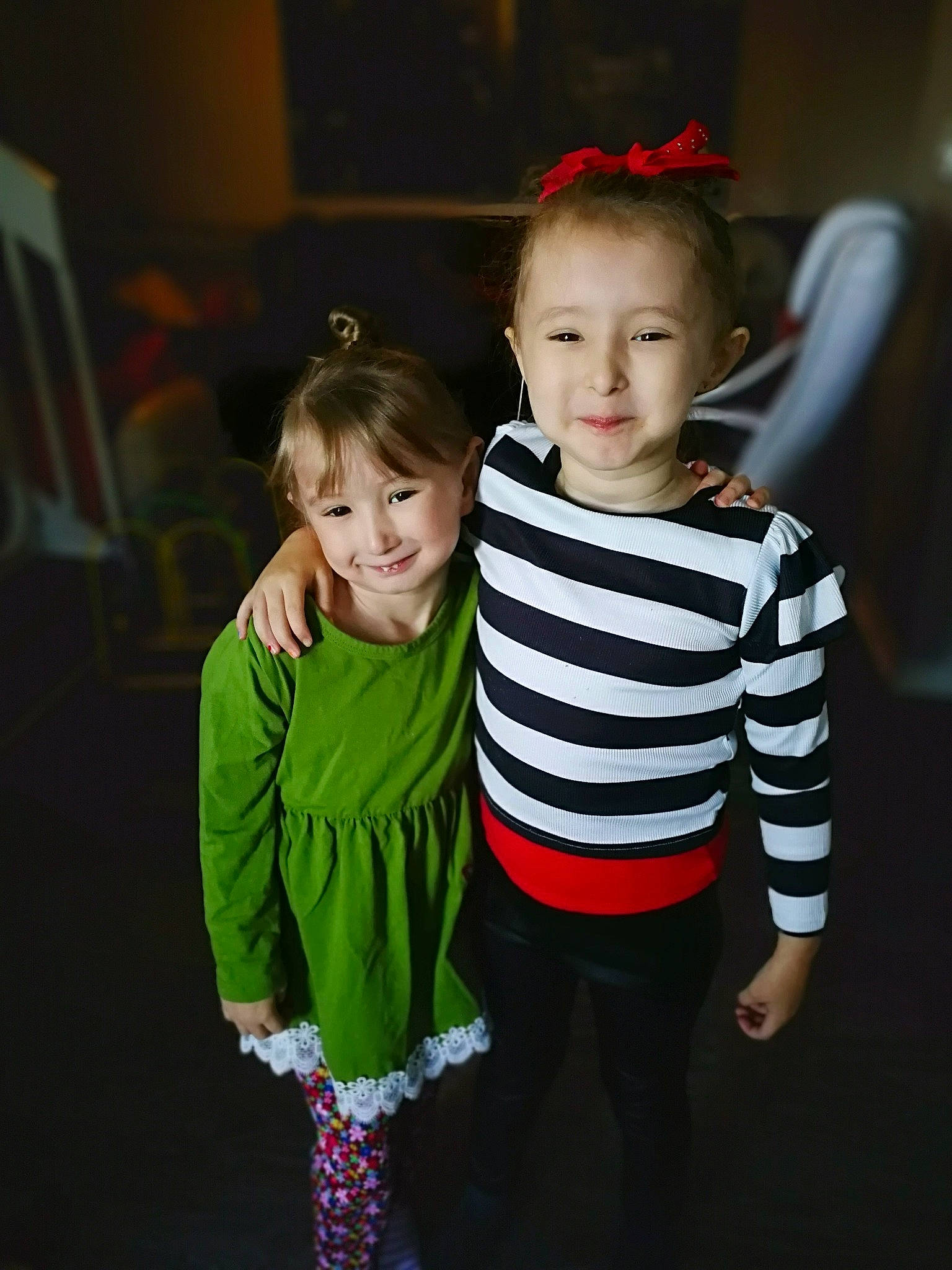 Mackenzye participe au concours pour gagner de l'argent avec cette photo : baby_toddler_clothing, child, event, eye, fashion_design, flash_photography, flooring, formal_wear, fun, gesture, hairstyle, happy, iris, joy, pattern, person, room, sleeve, smile, standing