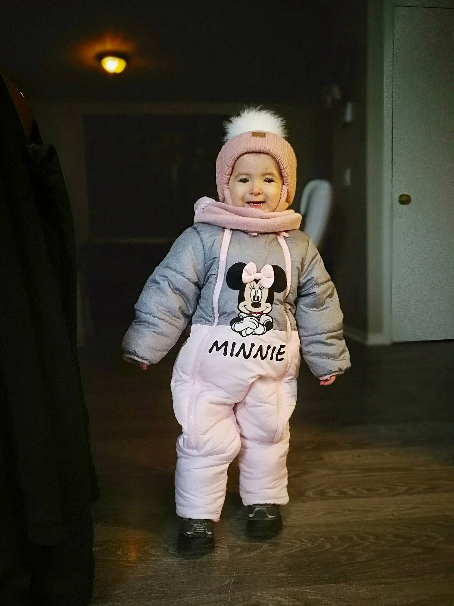 Maddye participe au concours pour gagner de l'argent avec cette photo : astronaut, costume, door, fashion_design, flash_photography, flooring, fun, fur, fur_clothing, gesture, glove, headwear, human_leg, joy, mascot, person, personal_protective_equipment, shoe, sitting, sleeve
