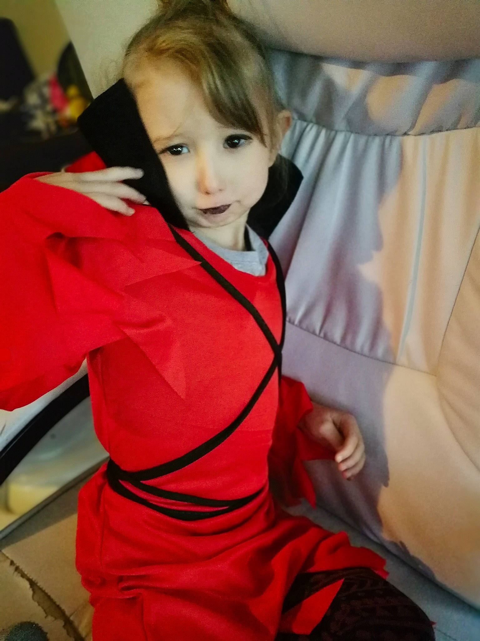 Maicye participe au concours pour gagner de l'argent avec cette photo : automotive_design, car_seat, carmine, chair, child, comfort, costume, event, eye, formal_wear, fun, human_leg, luxury_vehicle, motor_vehicle, person, sitting, sleeve, textile, toddler, uniform