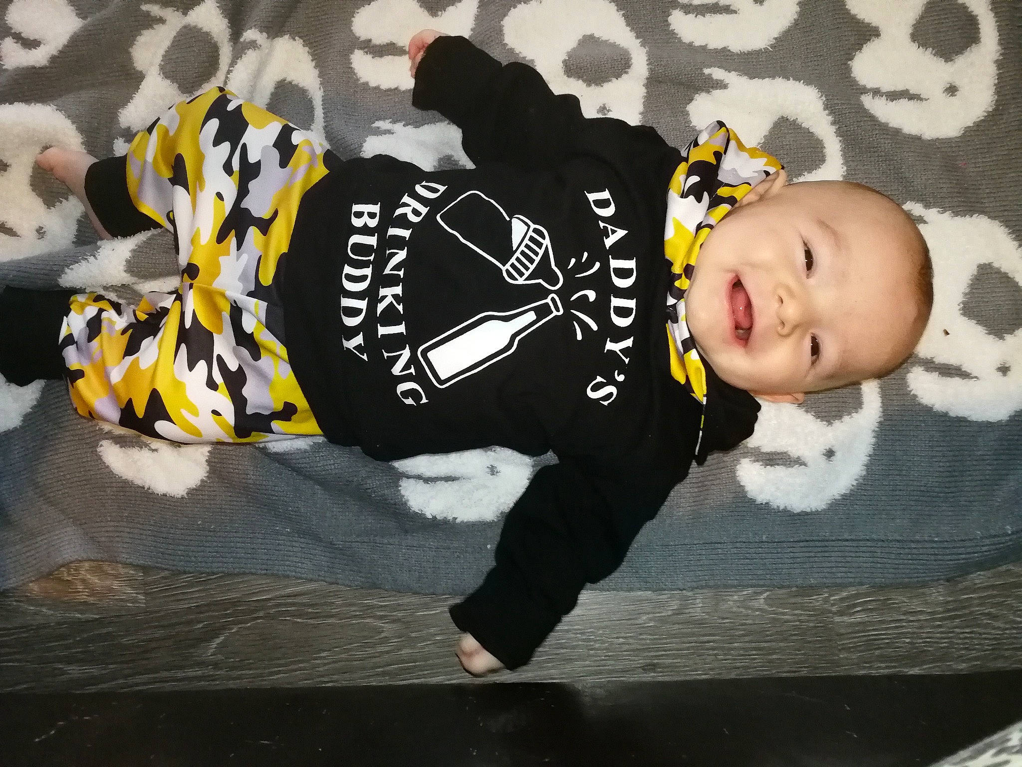 Jayce a rejoint le concours — aidez-le/la à gagner de superbes lots ! baby, baby_toddler_clothing, child, costume, costume_hat, flash_photography, flooring, font, fun, fur, happy, headgear, person, sitting, sleeve, sportswear, street_fashion, toddler