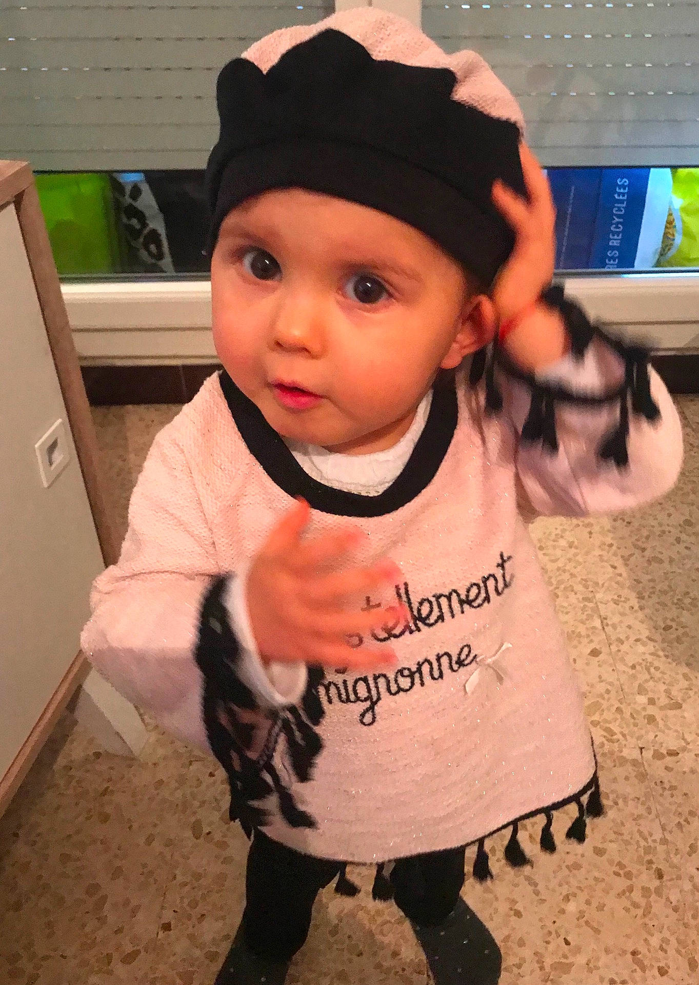 Selena a rejoint le concours — aidez-le/la à gagner de superbes lots ! beanie, cap, child, cool, day, ear, fashion_accessory, girl, hat, headgear, headwear, person, product, skin, textile, toddler