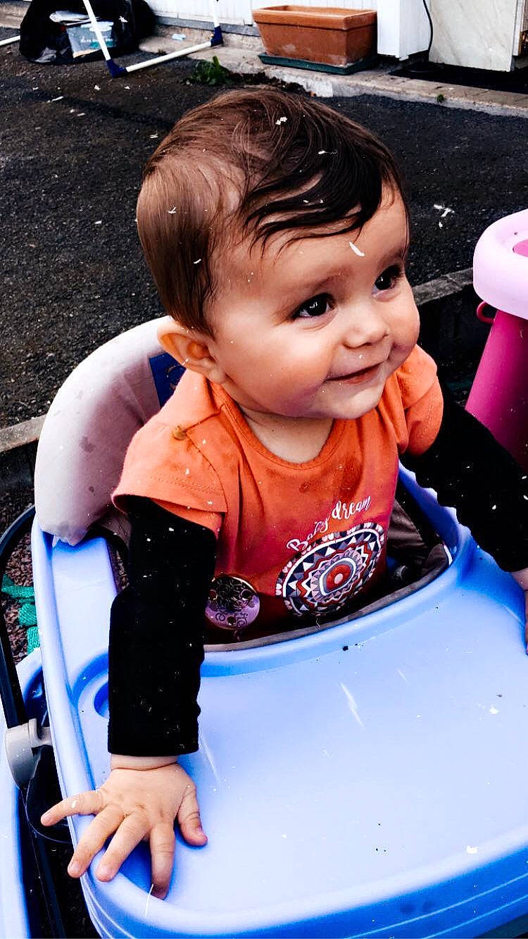 Kimberley participe au concours pour gagner de l'argent avec cette photo : baby, beauty, car, cheek, child, fun, leisure, person, play, sitting, skin, smile, toddler, vacation, water