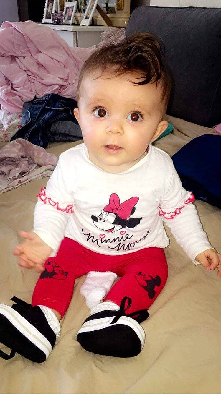 Kimberley participe au concours pour gagner de l'argent avec cette photo : baby, baby_toddler_clothing, beauty, cheek, child, cool, leg, outerwear, person, pink, play, sitting, skin, sleeve, t_shirt, toddler