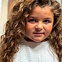 Haivy a rejoint le concours — aidez-le/la à gagner de superbes lots ! child, portrait, curly_hair, blue_eyes, white_clothing, close_up, face, person, smile, young, female, indoors, soft_light, natural_light, texture, hair, skin, expression, head_and_shoulders, background_blur
