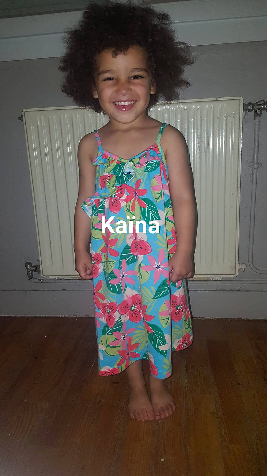 Kaïna a rejoint le concours — aidez-le/la à gagner de superbes lots ! child, clothing, dress, joy, pattern, person, toddler