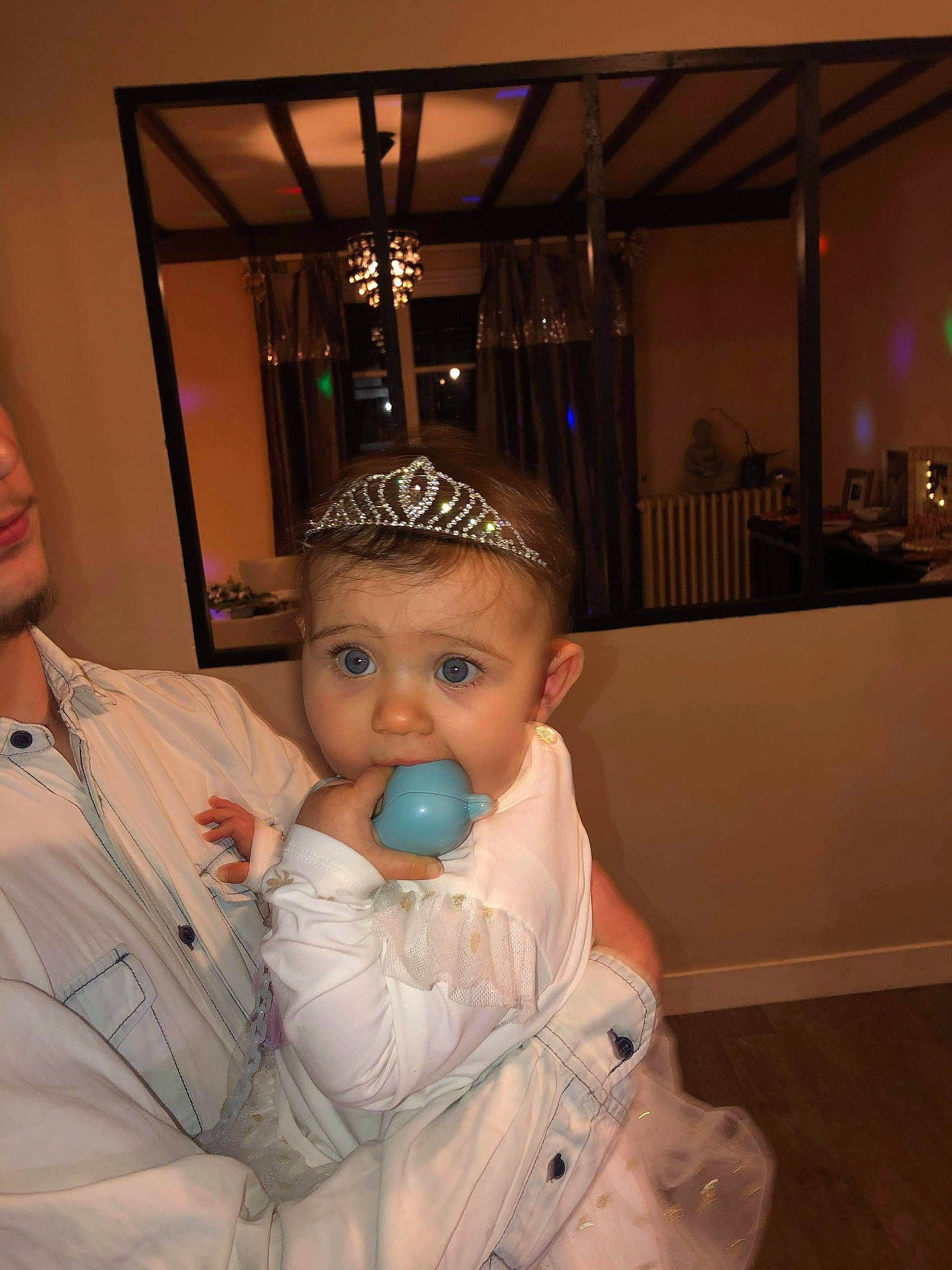 Princesse participe au concours pour gagner de l'argent avec cette photo : baby, baby_toddler_clothing, cap, chair, child, event, fashion_accessory, fun, iris, jewellery, person, sitting, smile, toddler, uniform