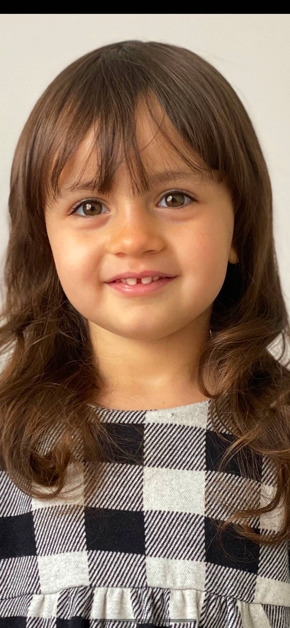 Chloé a rejoint le concours — aidez-le/la à gagner de superbes lots ! blue, cheek, clothing, collar, dress_shirt, eye, eyelash, hair, hairstyle, head, human, joy, lip, pattern, people, person, plaid, product, skin, sleeve