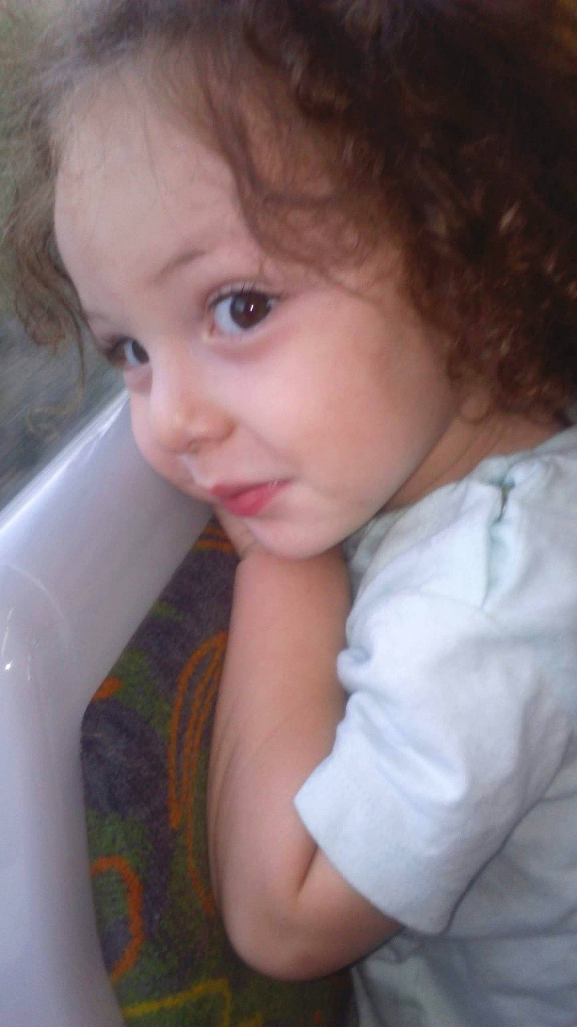 Louay participe au concours pour gagner de l'argent avec cette photo : brown_hair, cheek, child, child_model, chin, ear, eye, face, forehead, girl, head, human_hair_color, infant, iris, lip, mouth, nose, person, skin, smile