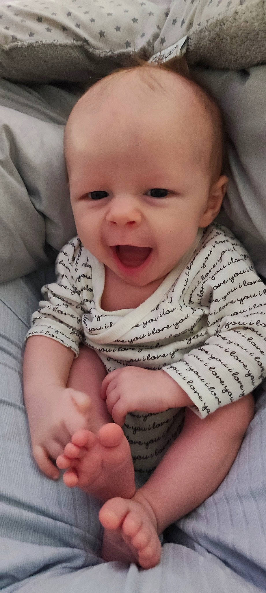 Hippolyte a rejoint le concours — aidez-le/la à gagner de superbes lots ! baby, baby_toddler_clothing, cheek, chin, comfort, face, head, human, human_body, iris, lip, mammal, mouth, nose, organ, person, photograph, product, skin, sleeve