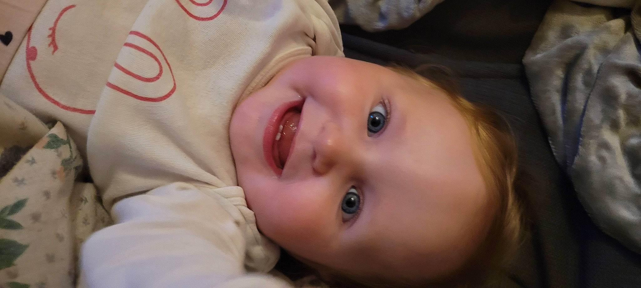 Aria a rejoint le concours — aidez-le/la à gagner de superbes lots ! baby, cheek, child, chin, ear, eyebrow, eyelash, facial_expression, flash_photography, forehead, fun, happy, iris, joy, lip, mammal, mouth, nose, person, skin