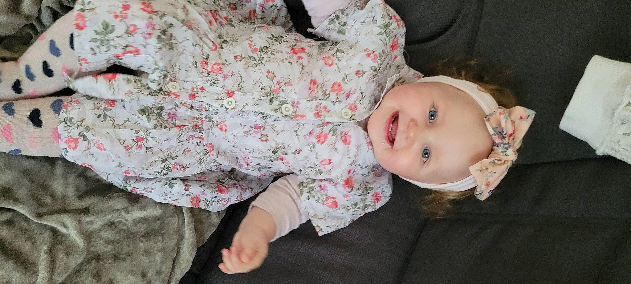 Aria participe au concours pour gagner de l'argent avec cette photo : baby, baby_products, baby_toddler_clothing, child, comfort, happy, joy, pattern, person, pink, portrait_photography, rose, sitting, skin, sleeve, smile, toddler