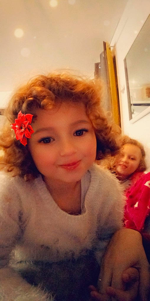 Jalane participe au concours pour gagner de l'argent avec cette photo : brown_hair, cheek, child, chin, ear, eye, eyebrow, face, forehead, fun, hair, hair_coloring, hairstyle, head, lip, nose, person, photography, selfie, smile