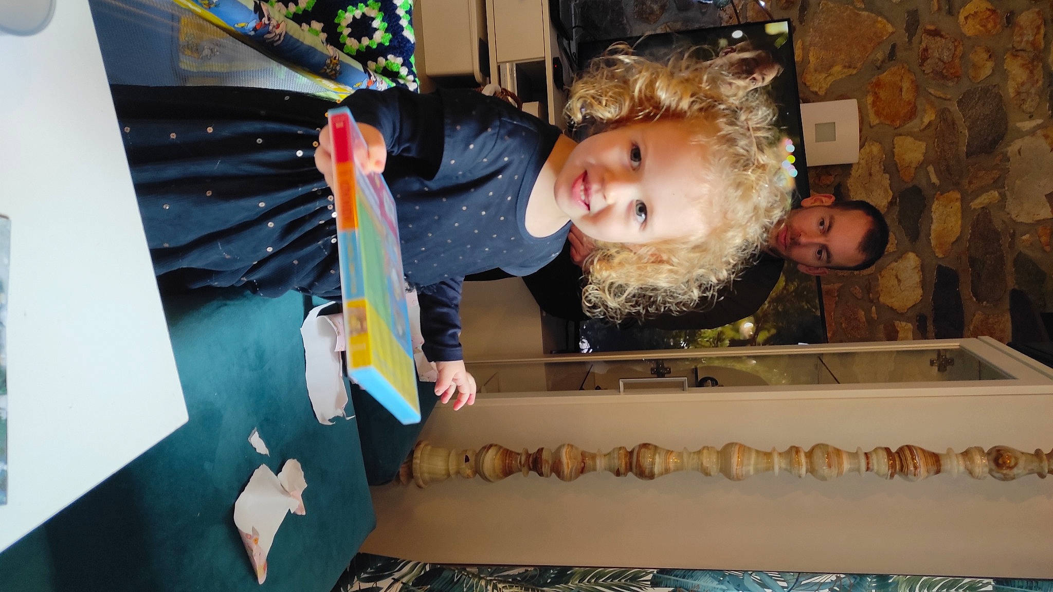 Julia participe au concours pour gagner de l'argent avec cette photo : beard, child, event, fun, happy, leisure, person, room, sitting, smile, toddler, vacation, wood