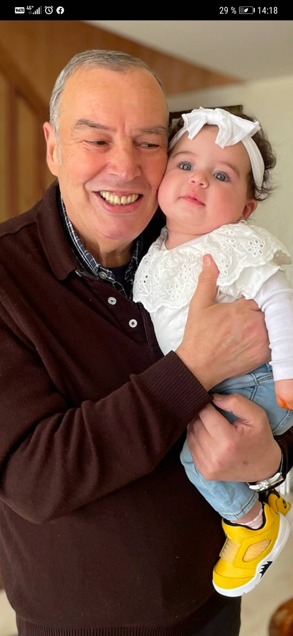 Yasmine participe au concours pour gagner de l'argent avec cette photo : baby, baby_toddler_clothing, blond, cheek, child, event, eye, face, fun, gesture, hairstyle, happy, head, headwear, interaction, iris, joy, organ, person, skin