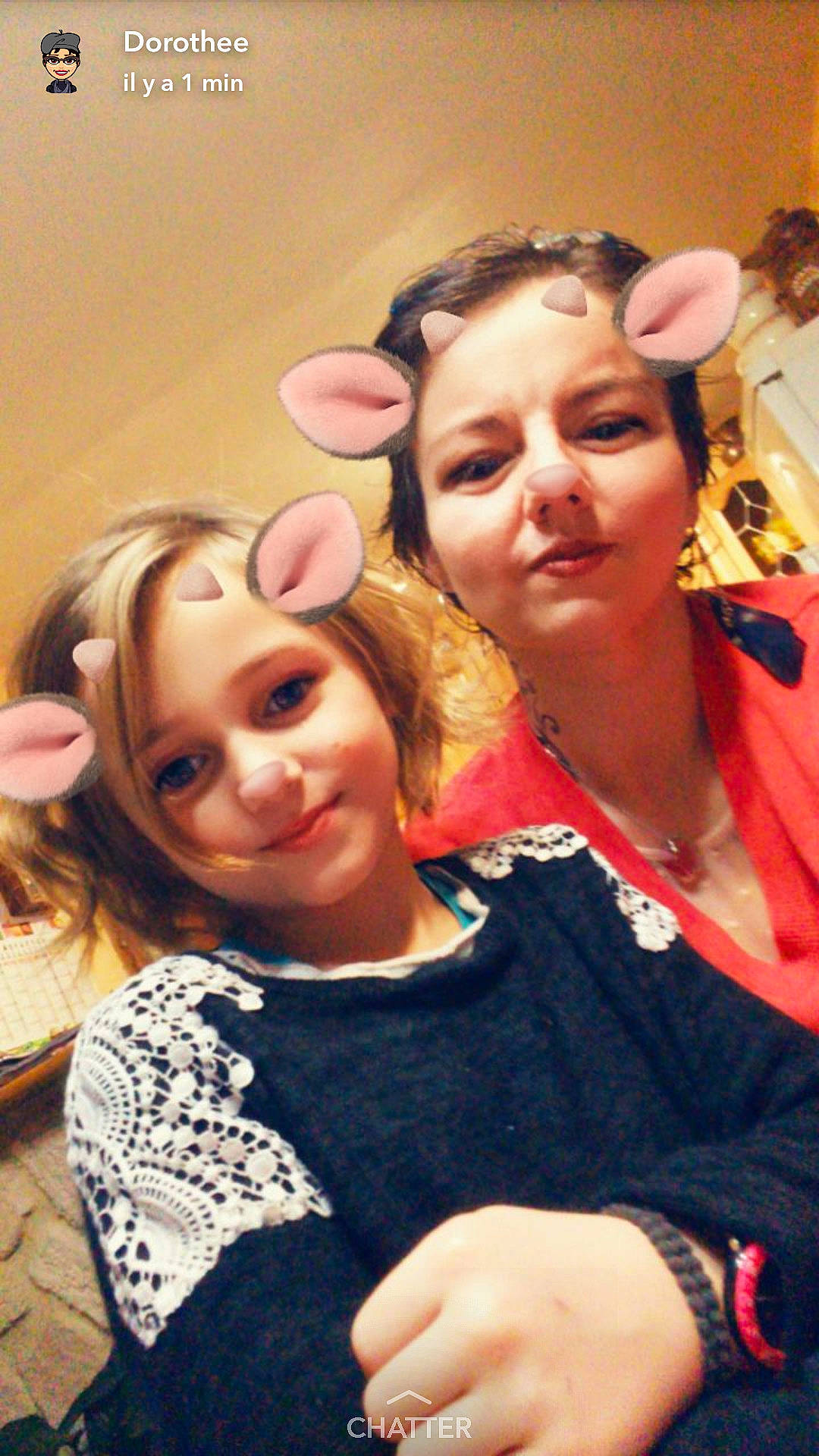 Messy participe au concours pour gagner de l'argent avec cette photo : child, daughter, ear, friendship, fun, girl, hair, hairstyle, happiness, human_hair_color, organ, person, product, skin, smile