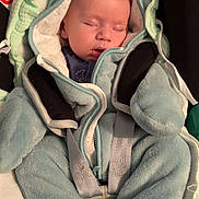 Naylan a rejoint le concours — aidez-le/la à gagner de superbes lots ! baby, baby_clothes, blanket, blue_onesie, bundle, car_seat, child, cozy, cute, hood, indoor, infant, peaceful, portrait, resting, safety, sleeping, soft, straps, wearing