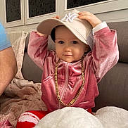 Milaya a rejoint le concours — aidez-le/la à gagner de superbes lots ! baby, blanket, cap, child, cozy, cute, fashion, gold_chain, hand, hat, indoor, ny_cap, person, plush_toy, portrait, red_pants, smile, sofa, velvet_jacket, window