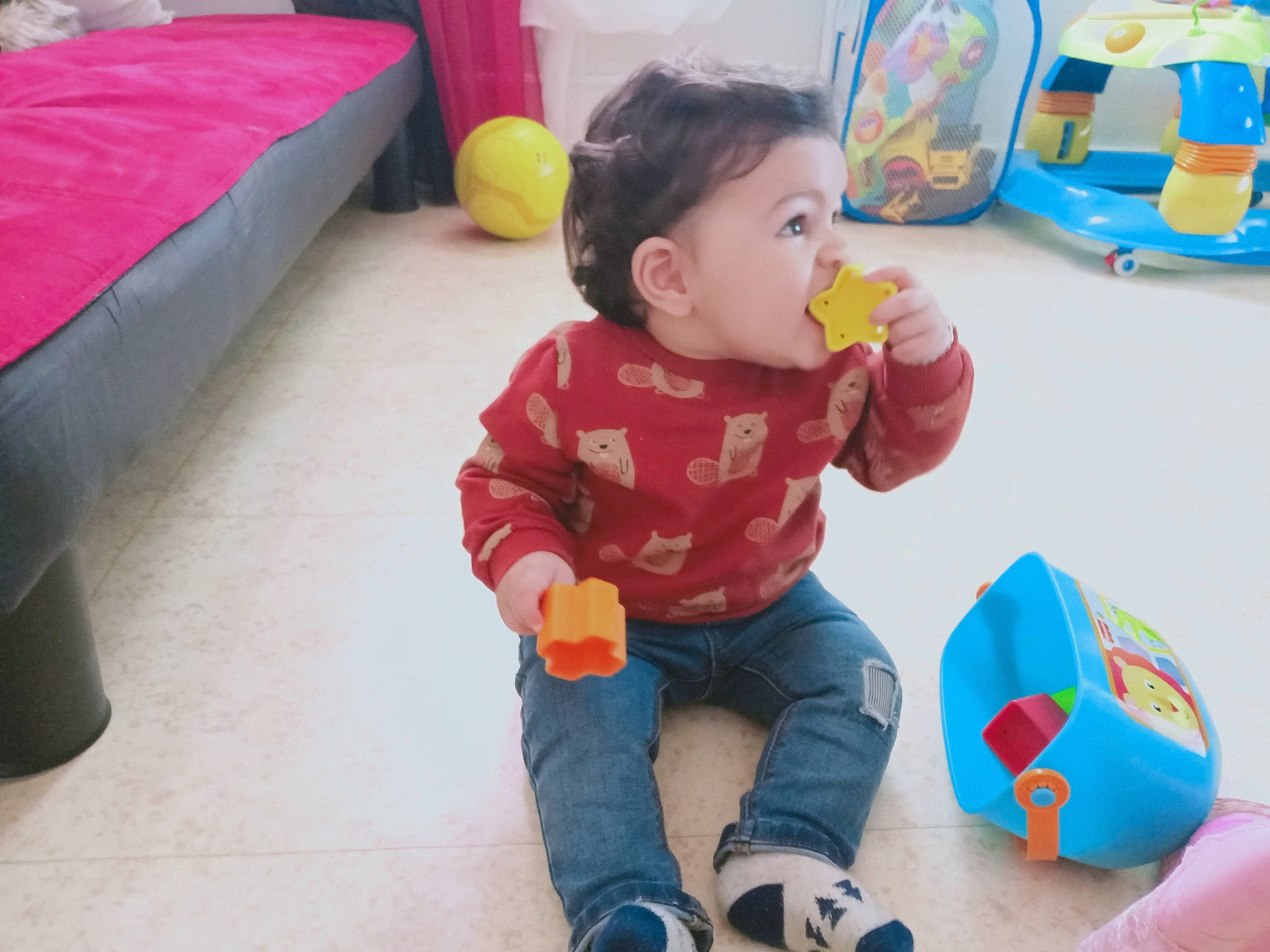 Jibril participe au concours pour gagner de l'argent avec cette photo : baby, baby_playing_with_toys, baby_toddler_clothing, baby_toys, child, comfort, flooring, fun, happy, head, leisure, person, photograph, play, playing_with_kids, product, sitting, snapshot, toddler, toy