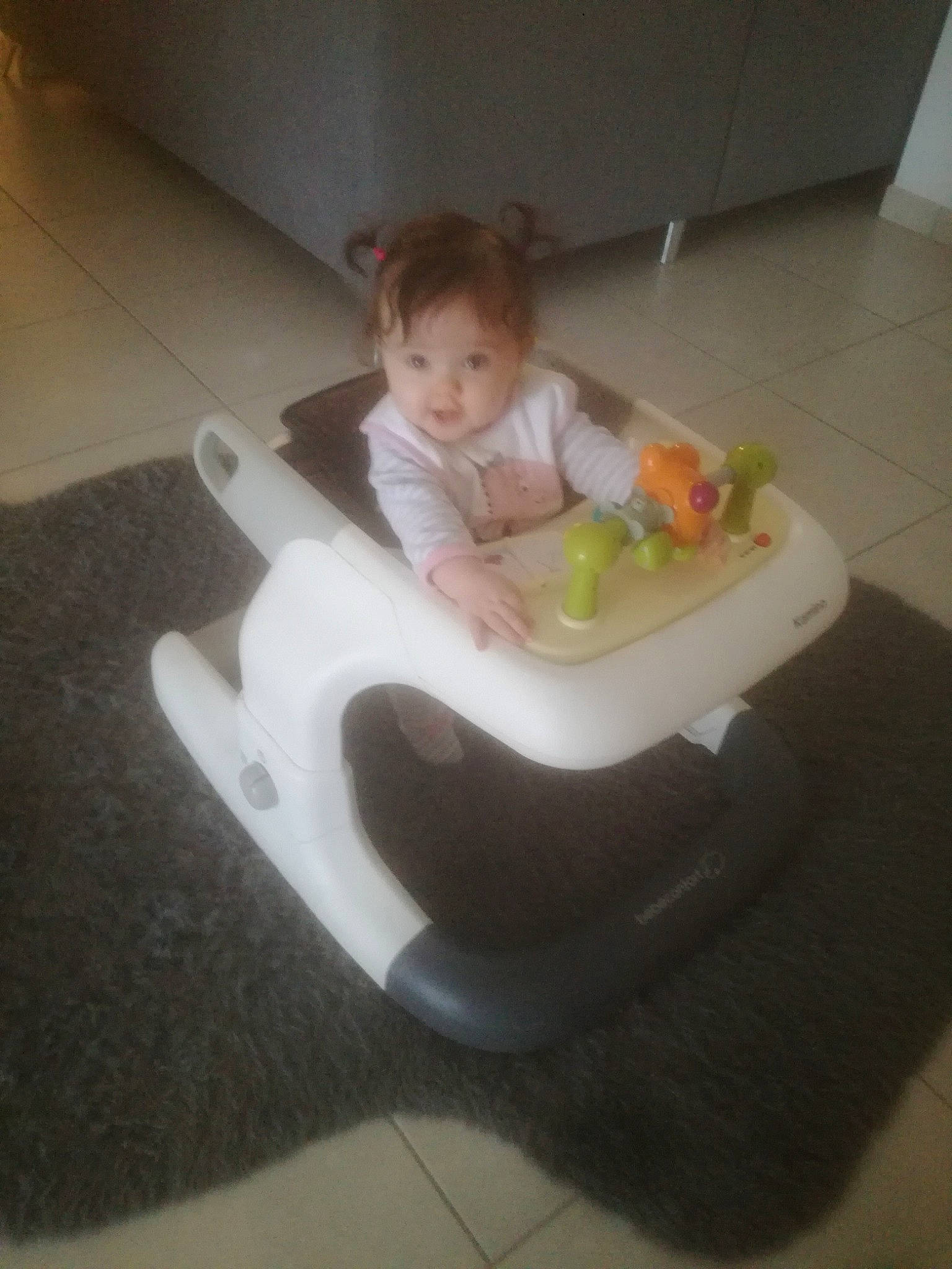 Maïwenn participe au concours pour gagner de l'argent avec cette photo : baby_products, bathtub, child, infant, person, play, plumbing_fixture, product, sitting, toddler