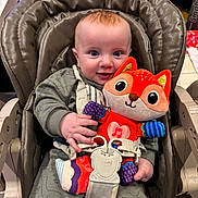Aksel participe au concours pour gagner de l'argent avec cette photo : baby, infant, child, smile, blue_eyes, plush_toy, fox_toy, stuffed_animal, highchair, safety_harness, seat, onesie, hand, indoor, fabric, cute, portrait, toy, colorful, happy