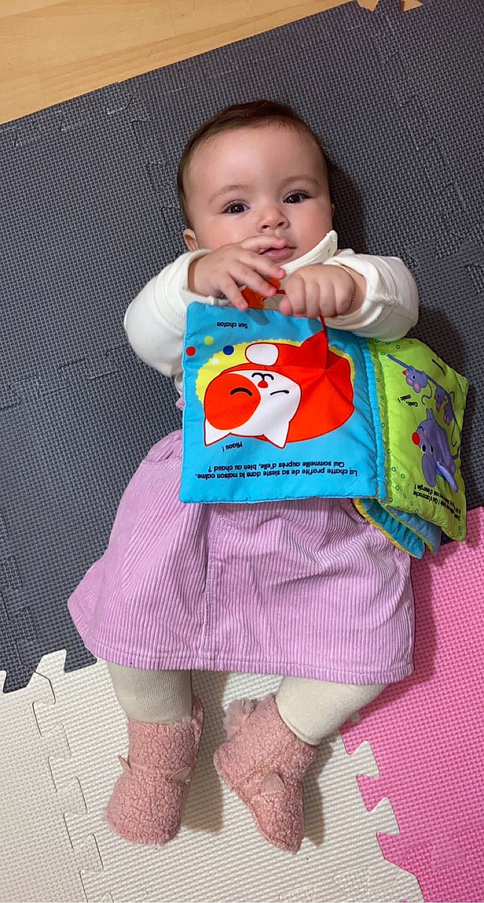 Hanna participe au concours pour gagner de l'argent avec cette photo : arm, baby, baby_products, baby_toddler_clothing, cheek, face, happy, linens, organ, pattern, person, pink, product, skin, sleeve, smile, t_shirt, textile, toddler, white