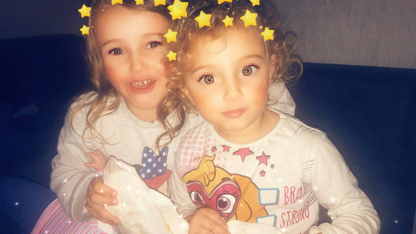 Lehana a rejoint le concours — aidez-le/la à gagner de superbes lots ! cheek, child, daughter, day, face, friendship, fun, girl, hair, hairstyle, happiness, head, human_hair_color, infant, iris, mother, person, product, skin, smile