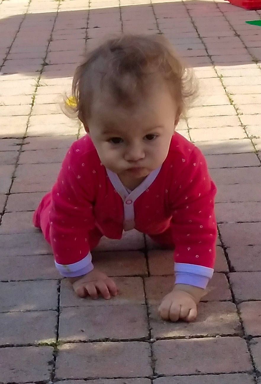 Djena participe au concours pour gagner de l'argent avec cette photo : baby, baby_toddler_clothing, cheek, chin, crawling, eye, floor, flooring, fun, grass, hair, head, people_in_nature, person, pink, road_surface, sidewalk, skin, smile, toddler