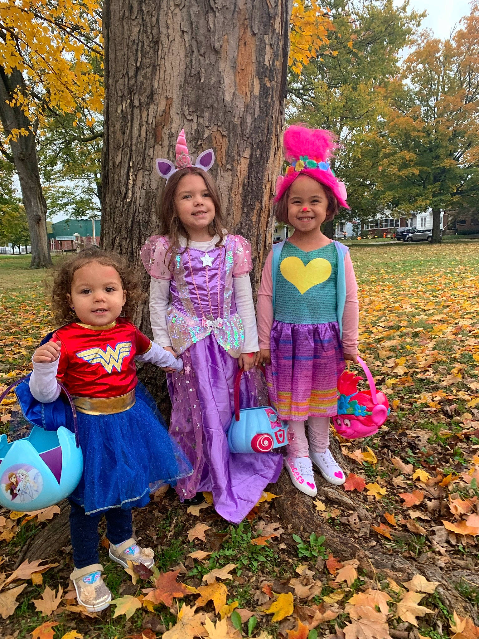 Kyndyl is registered to the contest to win money with this photo: botany, child, community, eye, fun, grass, happy, headwear, joy, leaf, leisure, magenta, nature, people_in_nature, person, pink, plant, purple, recreation, red